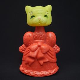 Игрушка резиновая винтажная, СССР. Кошка в платье, высота около 17 см