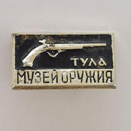 Значок СССР. Тула, музей оружия, оружейная тематика, ружье и надпись Тула. Винтажный значек.