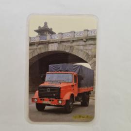 Карманный календарик СССР 1986. Грузовик под мостом, Мосавтозил, автомобили. Советский календарь