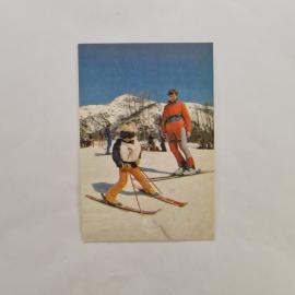 Карманный календарик СССР 1990. Лыжная прогулка, горы, зимний спорт. Советский календарь