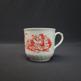 Чашка винтажная, СССР. Фарфор, с красным жанровым рисунком пастуха и овец