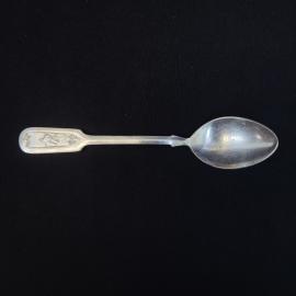 Ложка чайная винтажная, СССР. Металл, с рельефным декором на ручке и клеймом ЮМЗМЕТ 1с