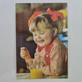 Карманный календарик 1992. Страхование детей, девочка с бантом, детская тема. Календарь винтажный
