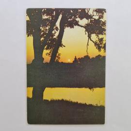 Карманный календарик СССР 1990. Пейзаж, деревья у воды, силуэт храма. Советский календарь