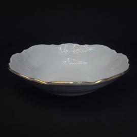 Тарелка винтажная, СССР. Белый фарфор Bernadotte, рельефный узор и волнистый край