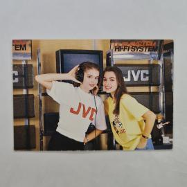 Карманный календарик 1993. Госстрах России, девушки у аудиотехники JVC. Календарь винтажный