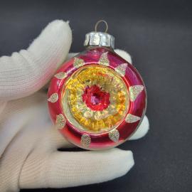 Елочная игрушка винтажная, СССР. Стеклянный шар с рельефным декором, красный и серебристый