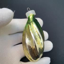 Елочная игрушка винтажная, СССР. Стекло, подвеска в форме плода зеленого и золотого цвета