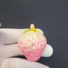 Елочная игрушка винтажная, СССР. Стекло, в виде клубники с рельефной поверхностью