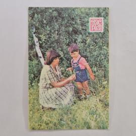 Карманный календарик СССР 1987. Страхование детей, семья с ребенком на природе. Советский календарь