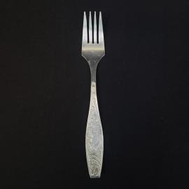 Вилка десертная винтажная, СССР. Металл, с растительным орнаментом на ручке