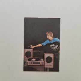 Карманный календарик 1992. Мальчик у проигрывателя и колонок, бытовая техника. Календарь винтажный