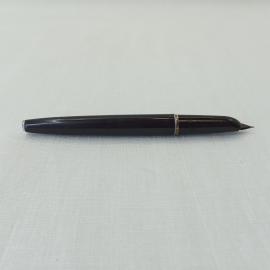 Ручка перьевая винтажная, СССР. Корпус из пластмассы черного цвета с металлическим пером