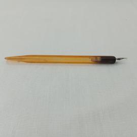 Ручка винтажная, СССР. Перьевая, корпус из пластмассы янтарного цвета