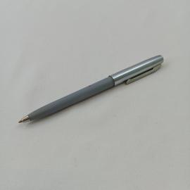 Ручка шариковая винтажная, СССР. Пластиковый корпус серого цвета, металлический колпачок