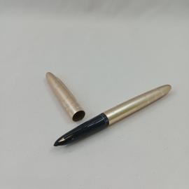 Ручка перьевая винтажная, СССР. Металлический корпус, с колпачком, светлого цвета