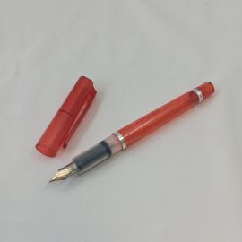 Ручка перьевая винтажная, СССР. Пластиковый корпус, красная, с колпачком Carioca Stilo