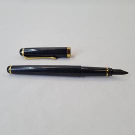 Ручка перьевая винтажная, СССР. Темный корпус с позолоченной отделкой и съемным колпачком
