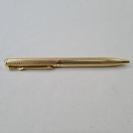 Ручка шариковая винтажная, СССР. Металлический корпус с рельефным узором золотистого цвета