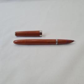 Ручка перьевая винтажная, СССР. Корпус из пластмассы, с металлическим колпачком