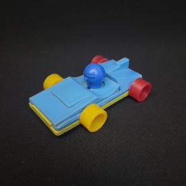 Машинка гоночная винтажная, СССР. Пластмассовая игрушка с фигуркой водителя и крупными колесами