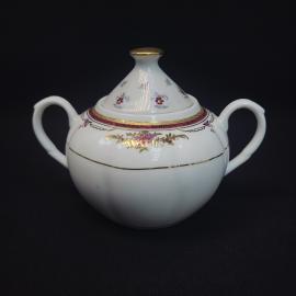 Сахарница винтажная, СССР. Фарфор, с крышкой, цветочный декор и позолота