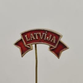 Значок СССР. Надпись Latvija, Латвия, Прибалтика на красной ленте. Винтажный значек.