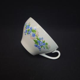 Чашка чайная винтажная, СССР. Фарфор, белая с цветочным рисунком и золотистой каймой