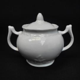 Сахарница винтажная, СССР. Белый фарфор, с крышкой и двумя ручками