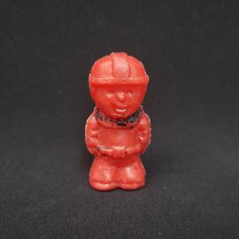 Игрушка винтажная, СССР. Пластмассовая фигурка мальчика в каске, красного цвета