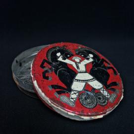 Шкатулка винтажная, СССР. Круглая металлическая коробочка с рисунком в народном стиле