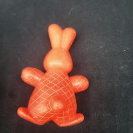 Игрушка винтажная, СССР. Пластмассовая фигурка зайца красного цвета для детских игр