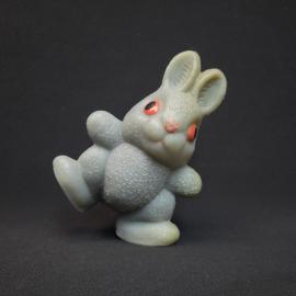 Игрушка винтажная, СССР. Пластмассовая фигурка зайца с рельефной поверхностью, для детей