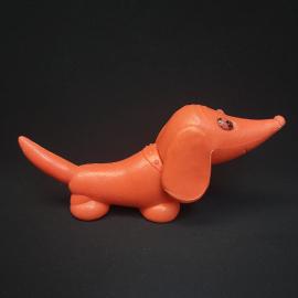 Игрушка винтажная, СССР. Пластмассовая фигурка собаки таксы, оранжевая, около 24 см