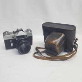 Фотоаппарат винтажный, СССР. Зенит Е с объективом Гелиос 44 2, в комплекте с футляром
