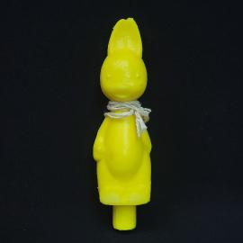 Игрушка винтажная, СССР. Пластмассовая фигурка зайца на палочке, желтого цвета