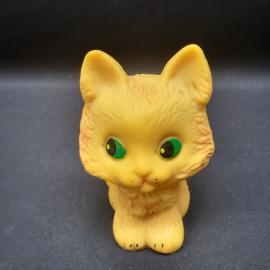 Игрушка винтажная, СССР. Резиновая фигурка котенка, желтая, с зелеными глазами