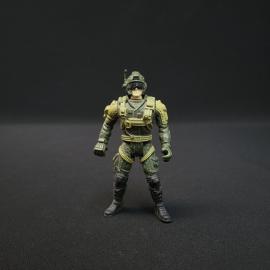 Фигурка винтажная, СССР. Пластмассовый военный в шлеме, игрушка солдат высотой 8 см