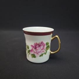 Кружка винтажная, СССР. Фарфоровая с цветочным декором, белая с золотистой ручкой