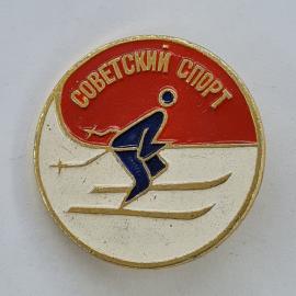 Значок СССР. Советский спорт, конькобежец на льду, зимний спорт. Винтажный значек.