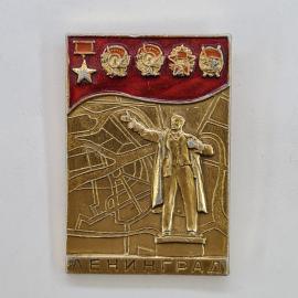 Значок СССР. Ленинград, Ленин на фоне крейсера Аврора и наград, городская тематика. Винтажный значек
