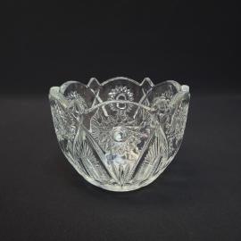 Ваза конфетница винтажная, СССР. Прессованное стекло с рельефным узором и фигурным краем