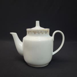 Чайник винтажный, СССР. Фарфоровый, белый с золотистым орнаментом, с крышкой