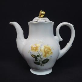 Чайник винтажный, СССР. Фарфоровый, с крышкой, белый с цветочным декором и позолотой
