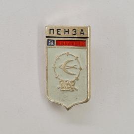 Значок СССР. Пенза, городская символика с ласточкой и звездами. Винтажный значек.