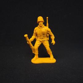 Фигурка винтажная, СССР. Пластмассовый солдатик в военной форме на подставке