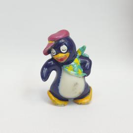Игрушка винтажная, СССР. Пластмассовая фигурка пингвина в кепке и шарфе