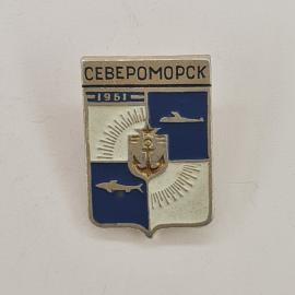 Значок СССР. Североморск, Мурманская область, морская тематика, герб с якорем и рыбами. Винтажный зн