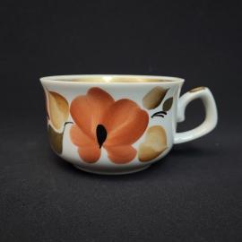 Чашка чайная винтажная, СССР. Фарфор, с цветочным рисунком и золочением по краю