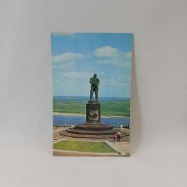 Открытка советская СССР. Город Горький, памятник Чкалову у реки, городской пейзаж, винтаж